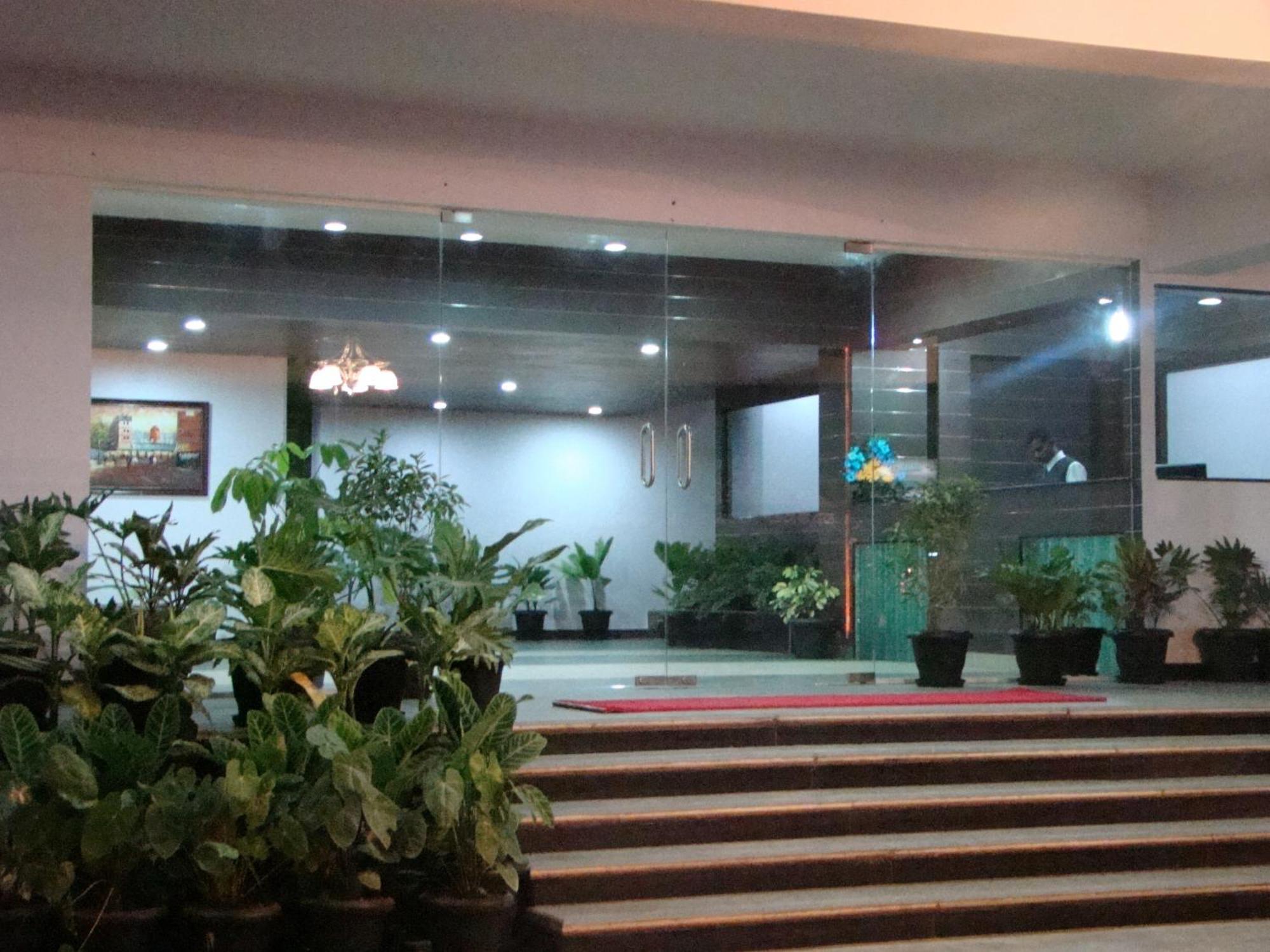 Hotel Grand Bee Bangalore Dış mekan fotoğraf