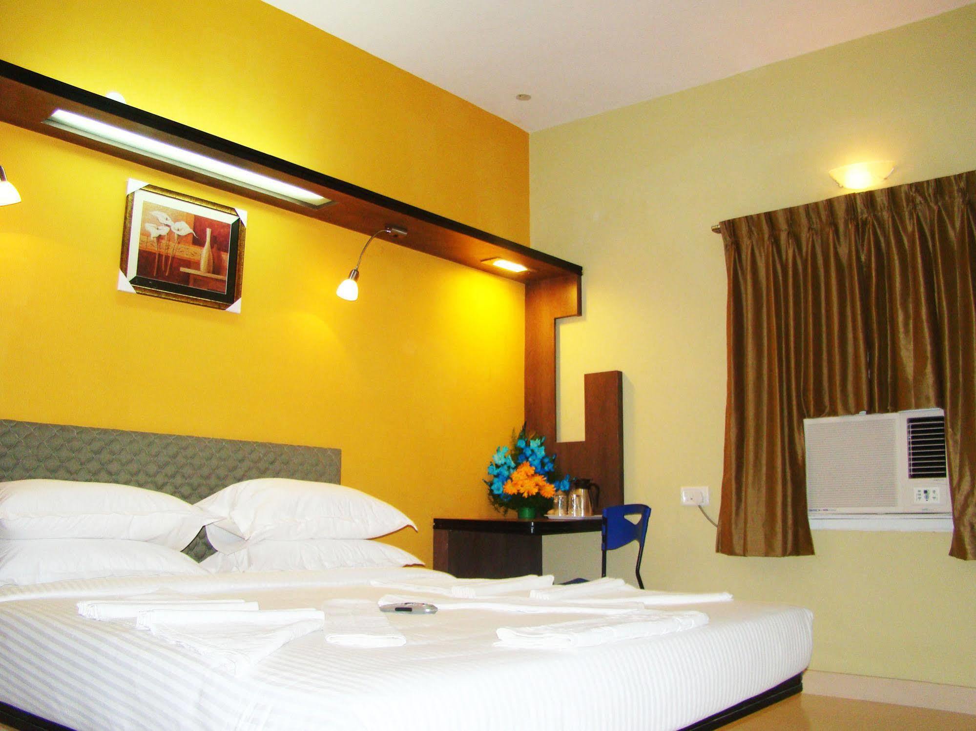 Hotel Grand Bee Bangalore Dış mekan fotoğraf