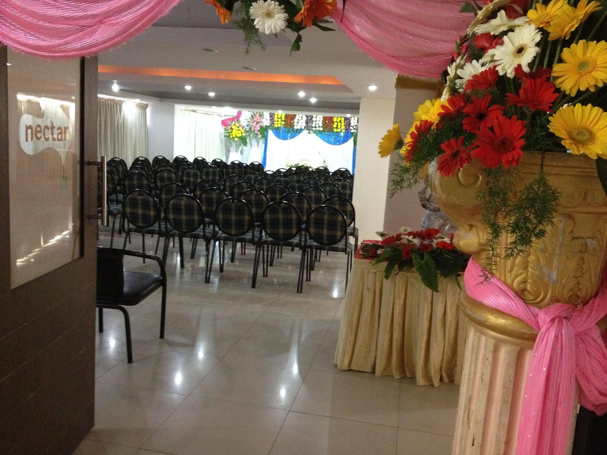 Hotel Grand Bee Bangalore Dış mekan fotoğraf