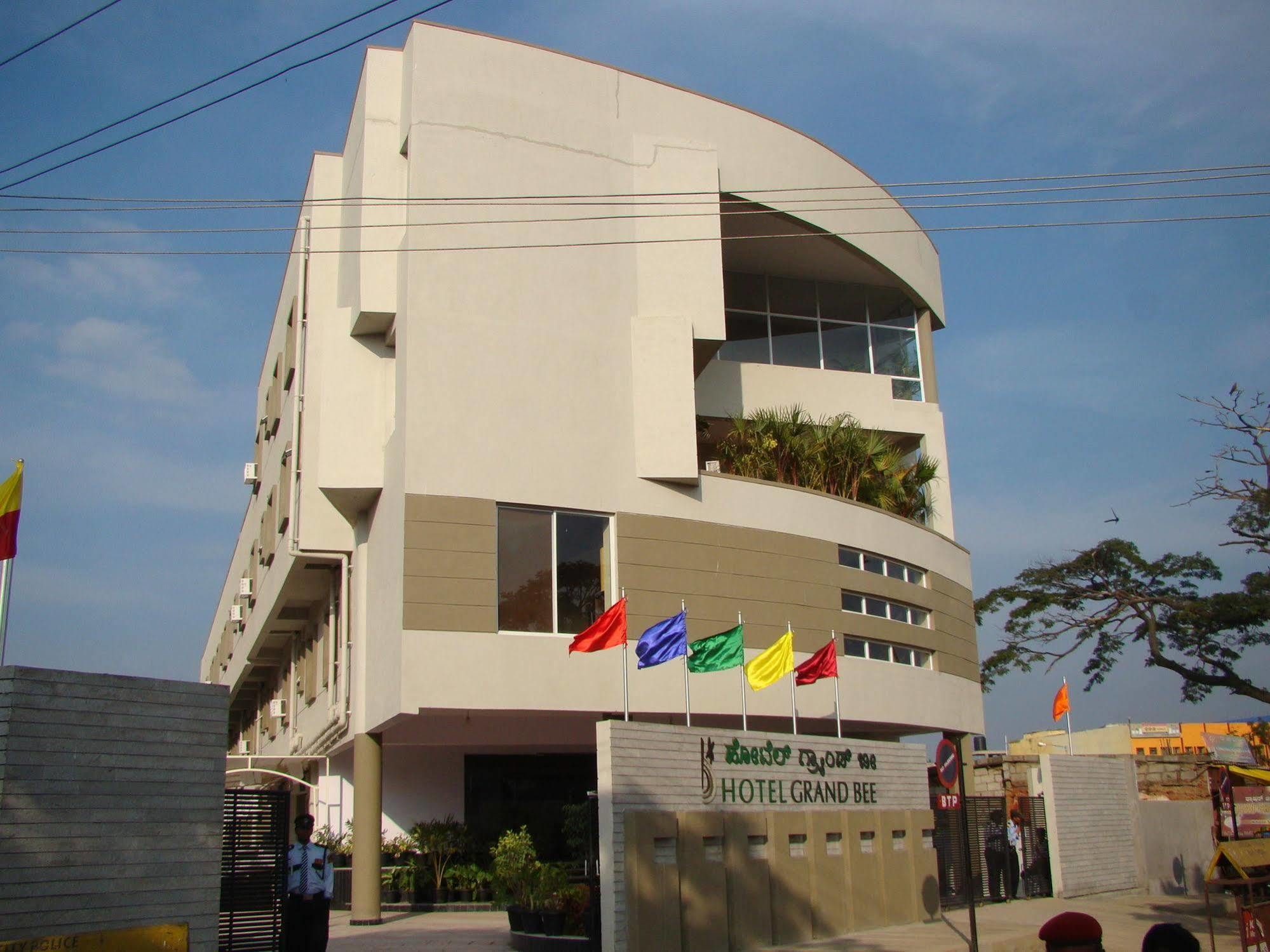 Hotel Grand Bee Bangalore Dış mekan fotoğraf