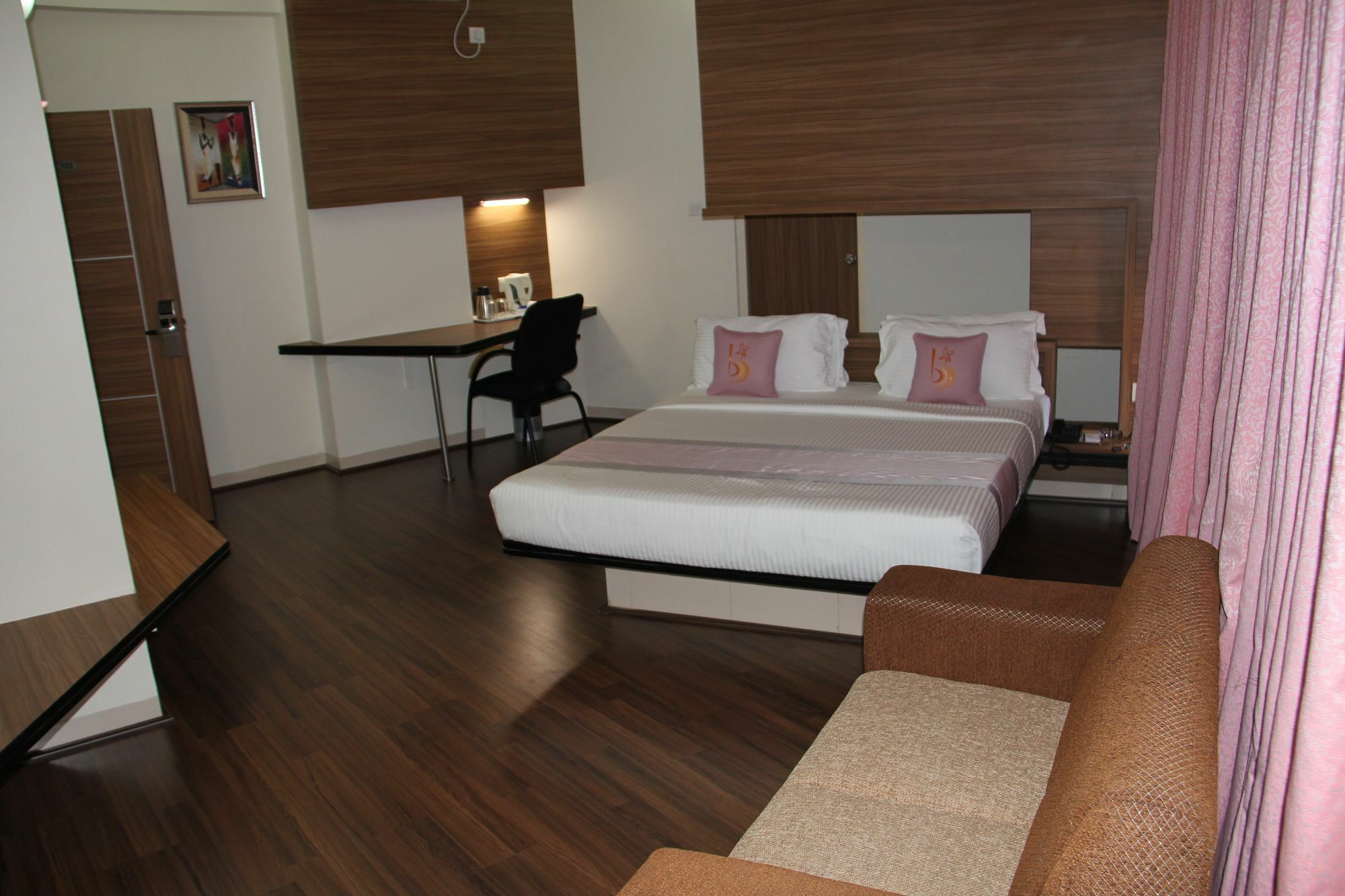 Hotel Grand Bee Bangalore Dış mekan fotoğraf