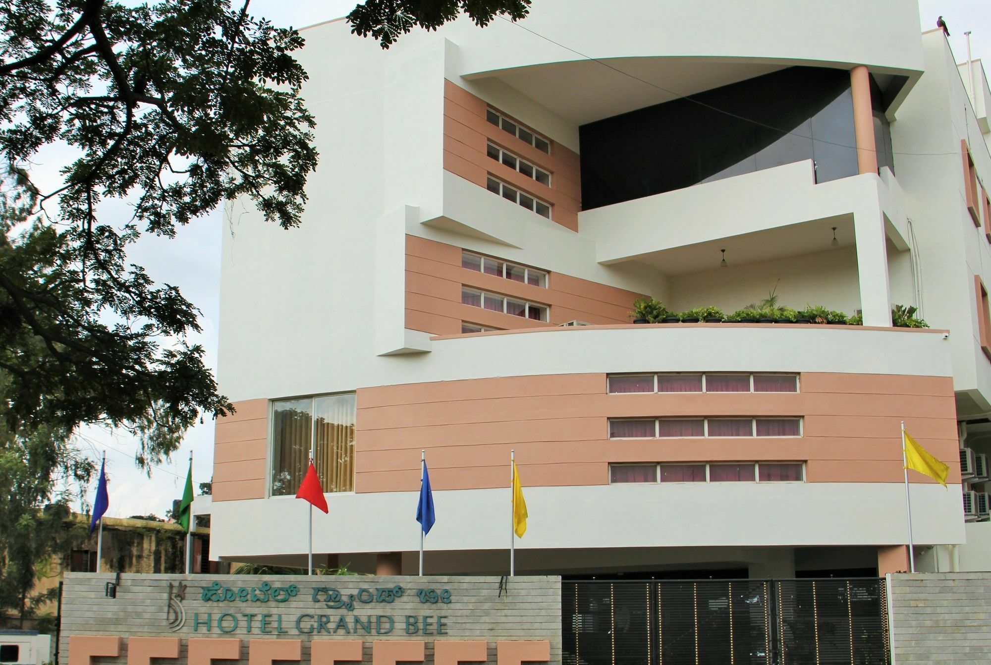 Hotel Grand Bee Bangalore Dış mekan fotoğraf